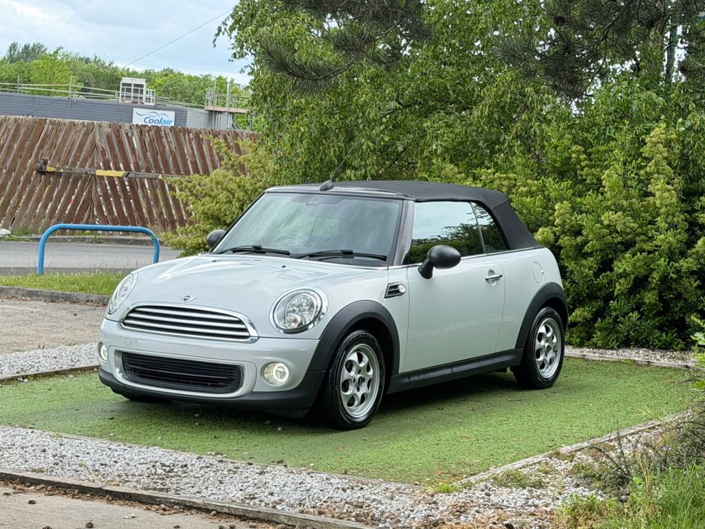USED 2015 64 MINI CONVERTIBLE 1.6 One Convertible 2dr Petrol Manual Euro 6 (98 ps) A WELL CARED FOR EXAMPLE OF THE LOWER INSURANCE GROUP MINI ONE WITH FULL SERVICE HISTORY AND VERY HIGH SPECIFICATION AND A FULL SERVICE HISTORY