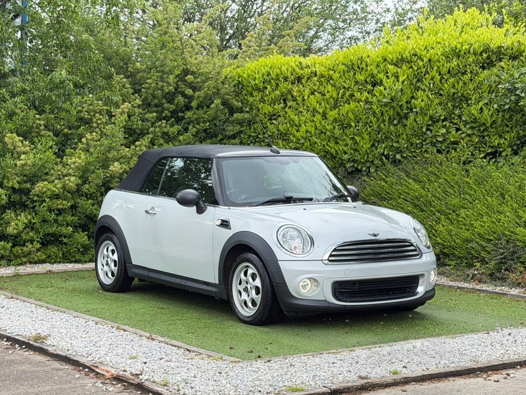 USED 2015 64 MINI CONVERTIBLE 1.6 One Convertible 2dr Petrol Manual Euro 6 (98 ps) A WELL CARED FOR EXAMPLE OF THE LOWER INSURANCE GROUP MINI ONE WITH FULL SERVICE HISTORY AND VERY HIGH SPECIFICATION AND A FULL SERVICE HISTORY