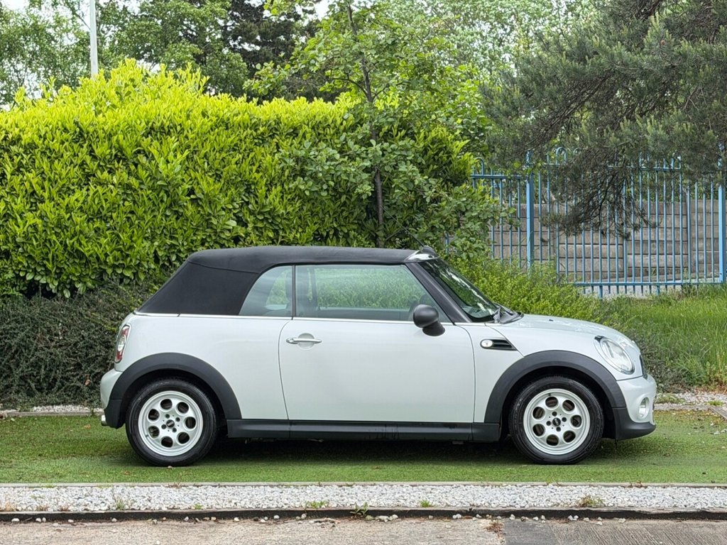 USED 2015 64 MINI CONVERTIBLE 1.6 One Convertible 2dr Petrol Manual Euro 6 (98 ps) A WELL CARED FOR EXAMPLE OF THE LOWER INSURANCE GROUP MINI ONE WITH FULL SERVICE HISTORY AND VERY HIGH SPECIFICATION AND A FULL SERVICE HISTORY