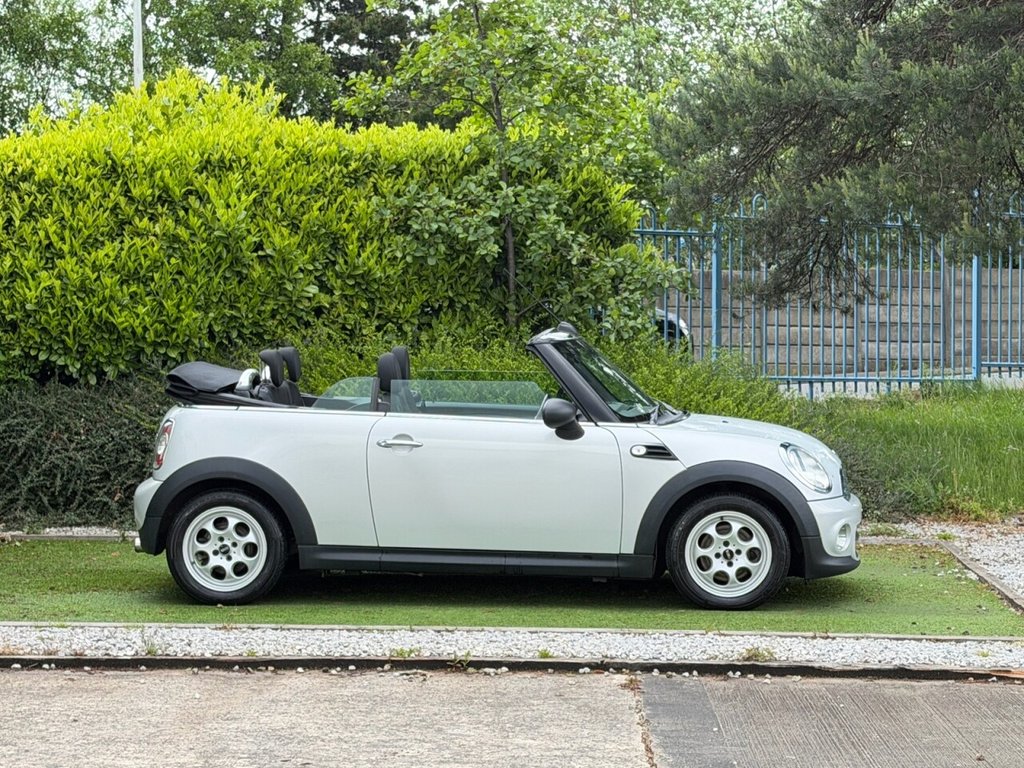 USED 2015 64 MINI CONVERTIBLE 1.6 One Convertible 2dr Petrol Manual Euro 6 (98 ps) A WELL CARED FOR EXAMPLE OF THE LOWER INSURANCE GROUP MINI ONE WITH FULL SERVICE HISTORY AND VERY HIGH SPECIFICATION AND A FULL SERVICE HISTORY