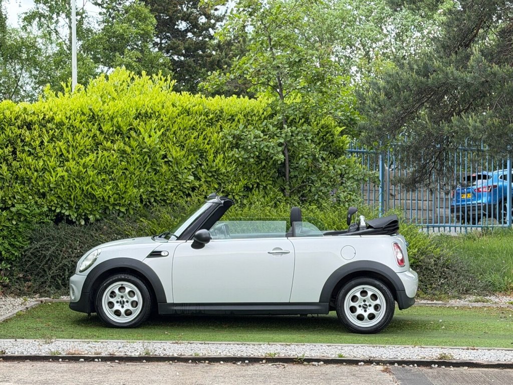 USED 2015 64 MINI CONVERTIBLE 1.6 One Convertible 2dr Petrol Manual Euro 6 (98 ps) A WELL CARED FOR EXAMPLE OF THE LOWER INSURANCE GROUP MINI ONE WITH FULL SERVICE HISTORY AND VERY HIGH SPECIFICATION AND A FULL SERVICE HISTORY