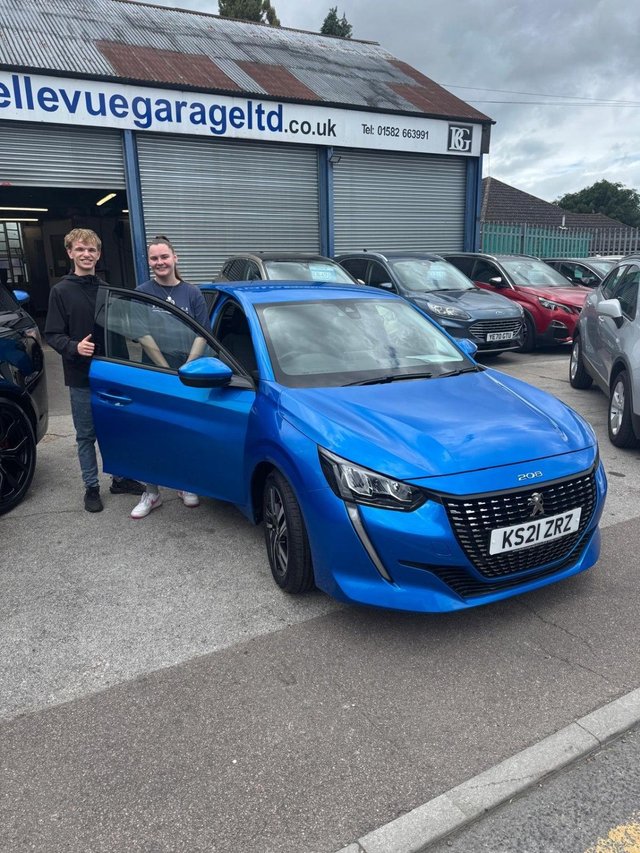 View our PEUGEOT 208