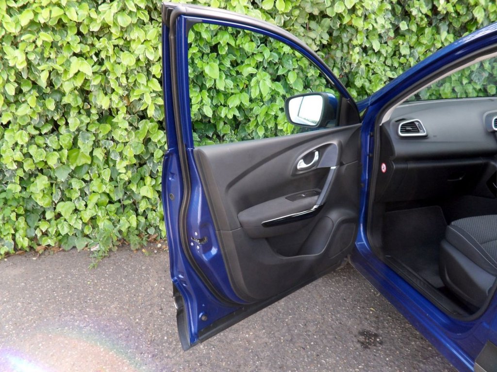 USED 2021 71 RENAULT KADJAR 1.3 TCe Iconic SUV 5dr Petrol Manual Euro 6 (s/s) (140 ps) Local Owner Full Renault History