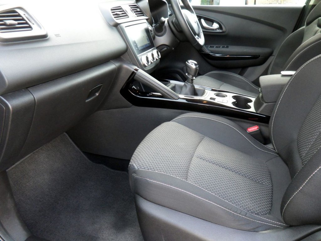 USED 2021 71 RENAULT KADJAR 1.3 TCe Iconic SUV 5dr Petrol Manual Euro 6 (s/s) (140 ps) Local Owner Full Renault History