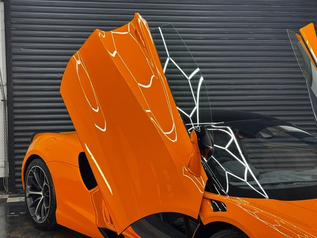 View our MCLAREN ARTURA