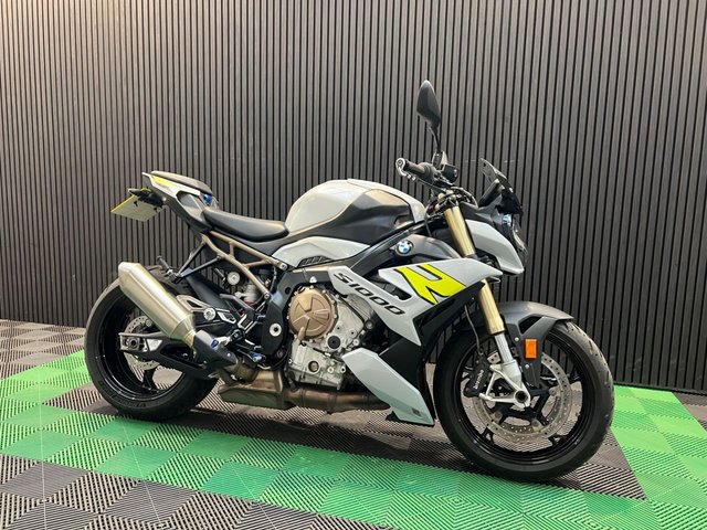 View our BMW S 1000 R