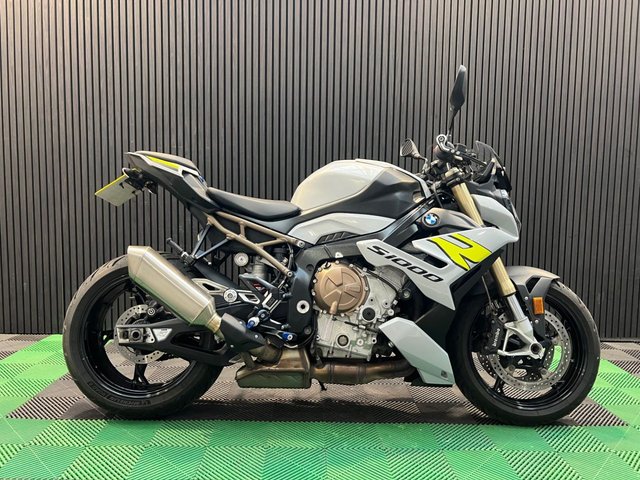 View our BMW S 1000 R