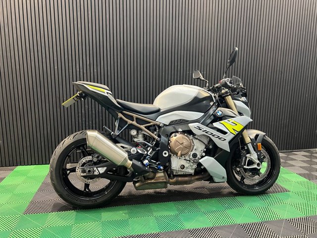 View our BMW S 1000 R