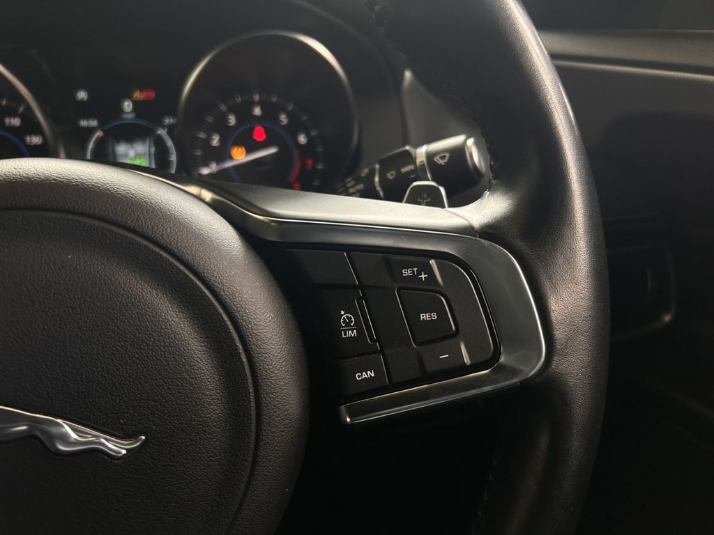 2019 Jaguar XE — image 17