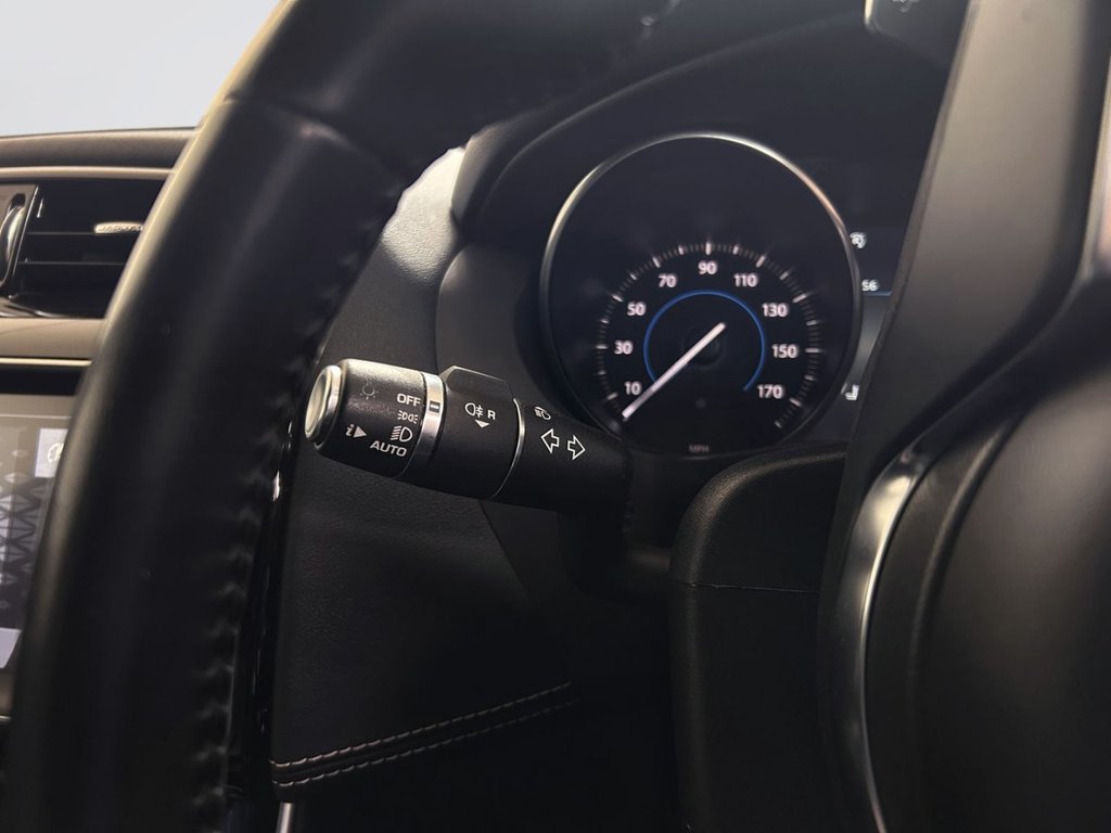 2019 Jaguar XE — image 18