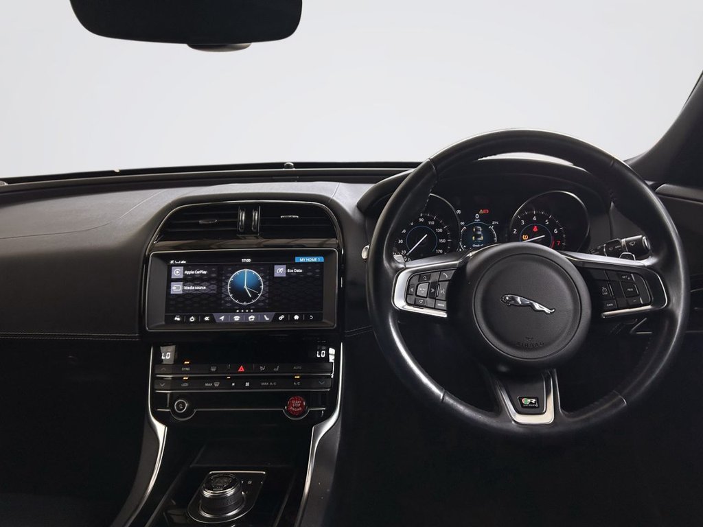 2019 Jaguar XE — image 13