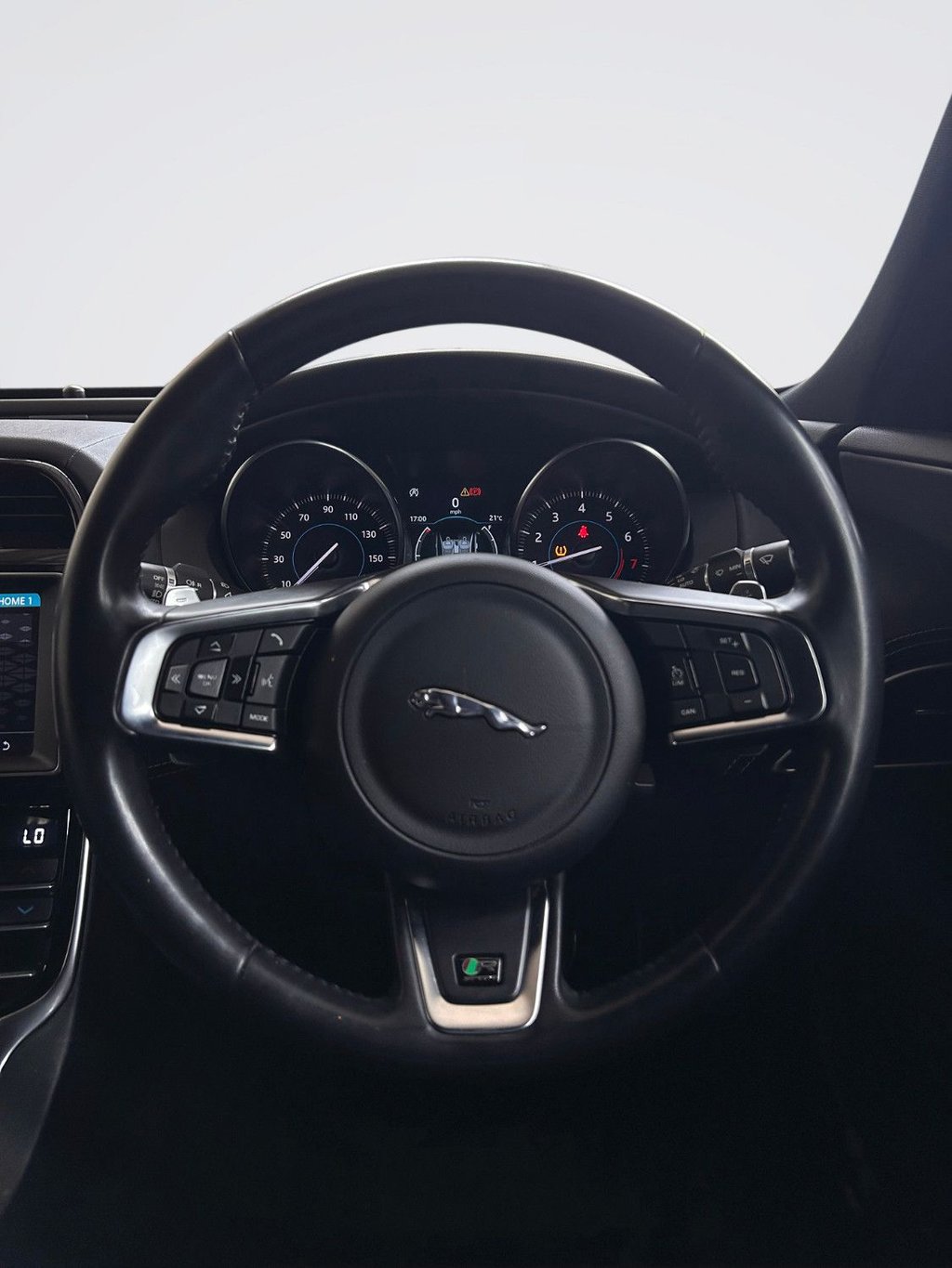 2019 Jaguar XE — image 14
