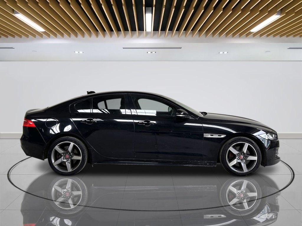 2019 Jaguar XE — image 9