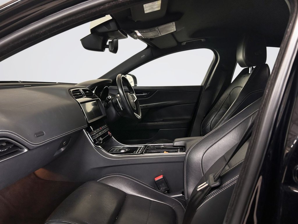 2019 Jaguar XE — image 11