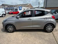 USED 2021 21 HYUNDAI I10 1.0 SE Connect Hatchback 5dr Petrol Manual Euro 6 (s/s) (67 ps) 2 OWNERS FROM NEW* AUTO START / STOP* TRACTION CONTROL LANE ASSIST* AIR CON* BLUETOOTH PHONE AND AUDIO* DAB* USB* REMOTE CENTRAL LOCKING WITH 2 KEYS* ELECTRIC WINDOWS & MIRRORS* AUTOMATIC LIGHTS