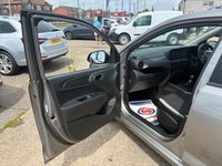 USED 2021 21 HYUNDAI I10 1.0 SE Connect Hatchback 5dr Petrol Manual Euro 6 (s/s) (67 ps) 2 OWNERS FROM NEW* AUTO START / STOP* TRACTION CONTROL LANE ASSIST* AIR CON* BLUETOOTH PHONE AND AUDIO* DAB* USB* REMOTE CENTRAL LOCKING WITH 2 KEYS* ELECTRIC WINDOWS & MIRRORS* AUTOMATIC LIGHTS