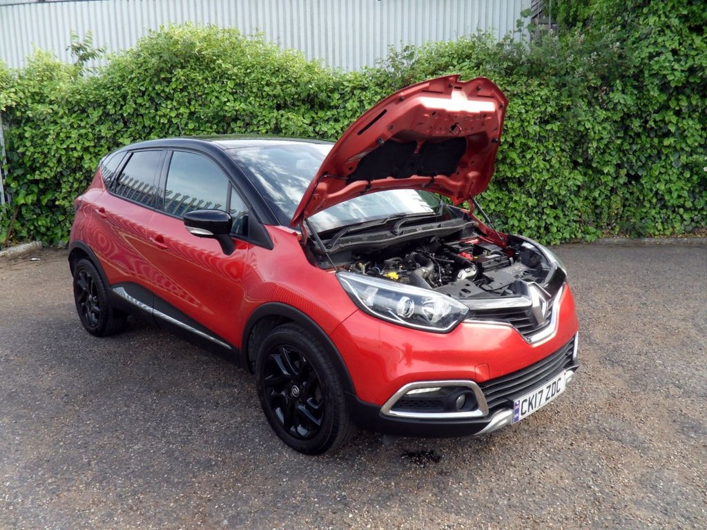 USED 2017 17 RENAULT CAPTUR 1.2 TCe ENERGY Signature Nav SUV 5dr Petrol Auto Euro 6 (s/s) (120 ps) Flame Red Gloss Black Wheels + Roof