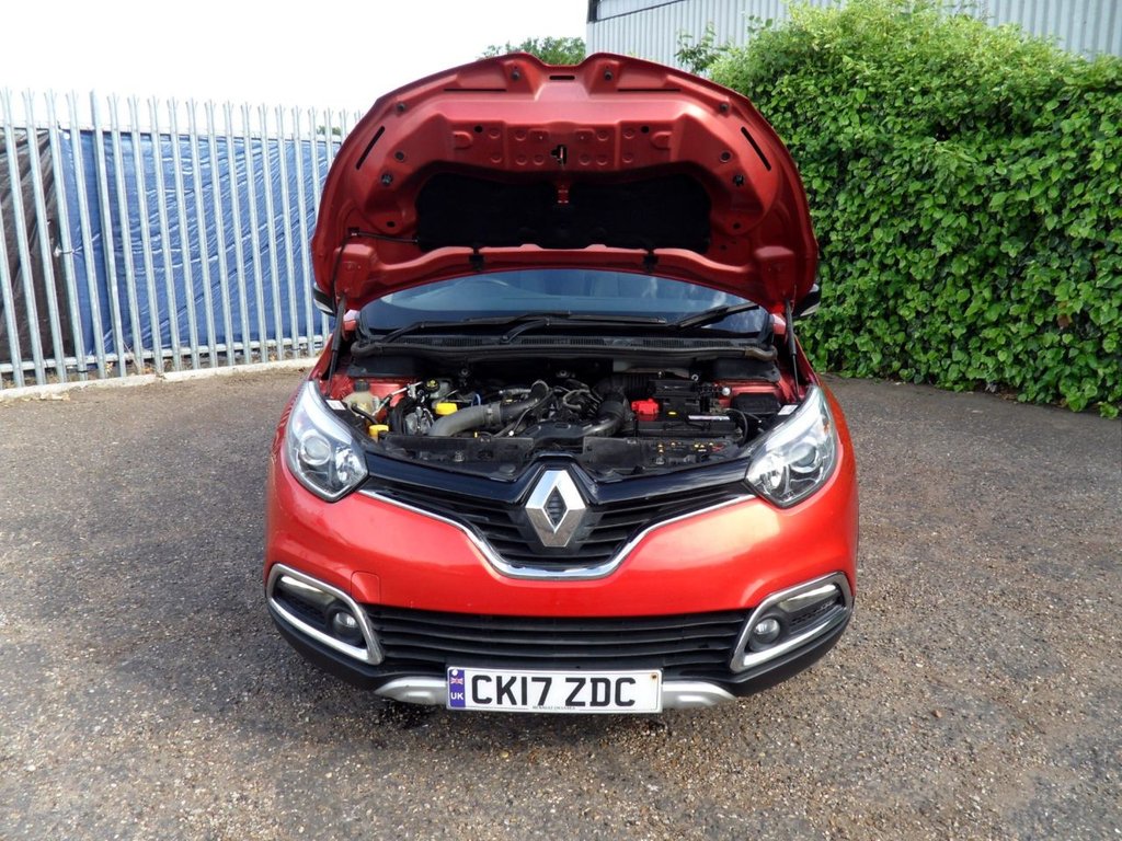 USED 2017 17 RENAULT CAPTUR 1.2 TCe ENERGY Signature Nav SUV 5dr Petrol Auto Euro 6 (s/s) (120 ps) Flame Red Gloss Black Wheels + Roof