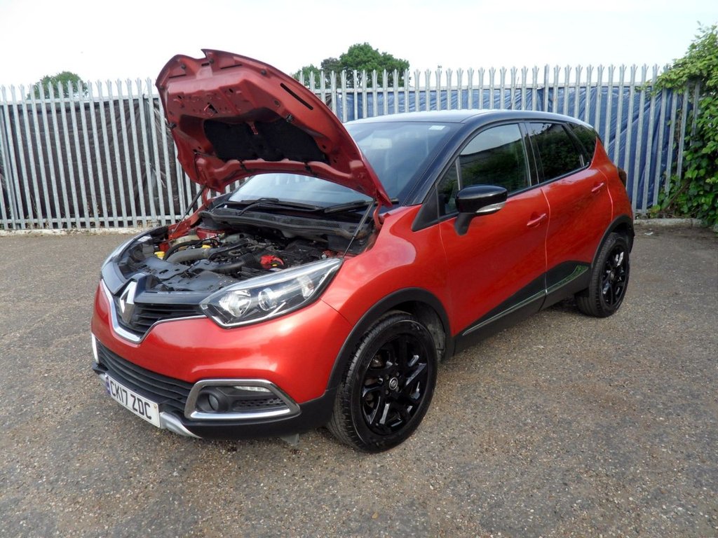 USED 2017 17 RENAULT CAPTUR 1.2 TCe ENERGY Signature Nav SUV 5dr Petrol Auto Euro 6 (s/s) (120 ps) Flame Red Gloss Black Wheels + Roof
