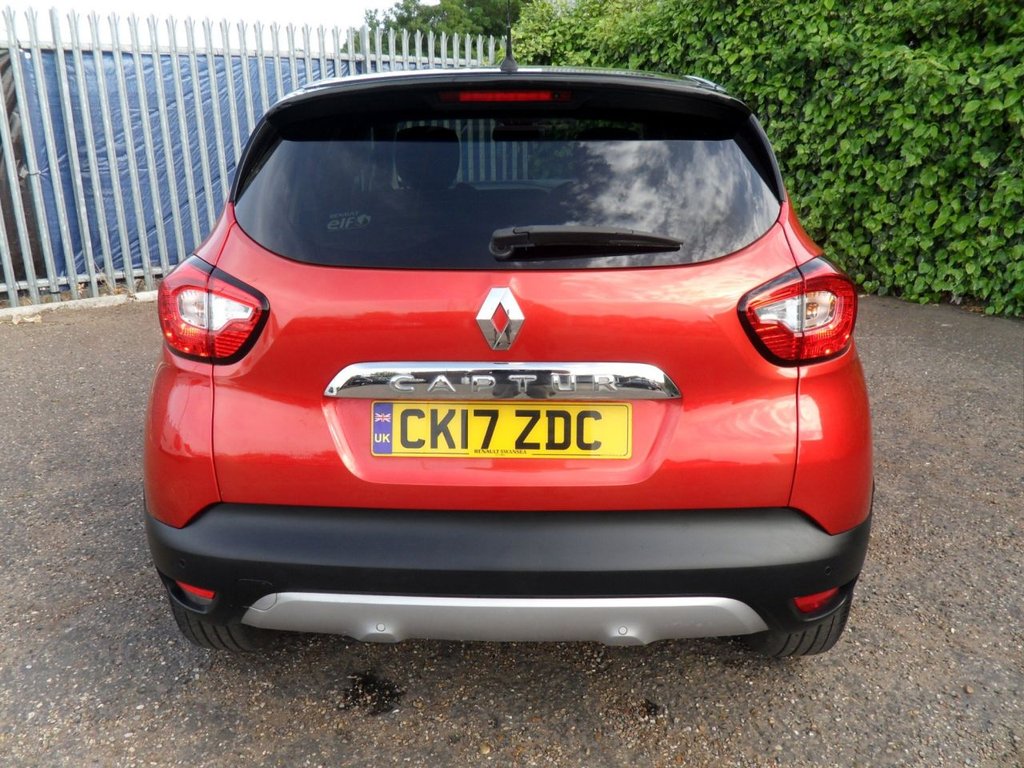 USED 2017 17 RENAULT CAPTUR 1.2 TCe ENERGY Signature Nav SUV 5dr Petrol Auto Euro 6 (s/s) (120 ps) Flame Red Gloss Black Wheels + Roof