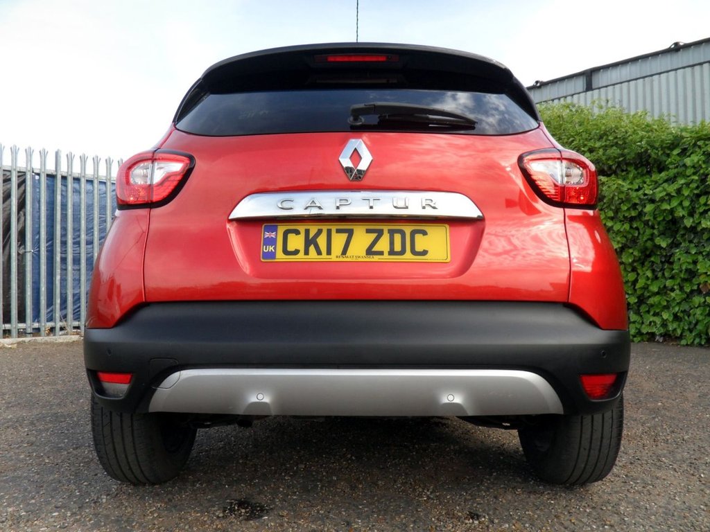 USED 2017 17 RENAULT CAPTUR 1.2 TCe ENERGY Signature Nav SUV 5dr Petrol Auto Euro 6 (s/s) (120 ps) Flame Red Gloss Black Wheels + Roof