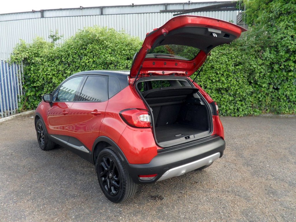 USED 2017 17 RENAULT CAPTUR 1.2 TCe ENERGY Signature Nav SUV 5dr Petrol Auto Euro 6 (s/s) (120 ps) Flame Red Gloss Black Wheels + Roof