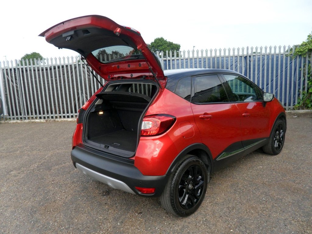 USED 2017 17 RENAULT CAPTUR 1.2 TCe ENERGY Signature Nav SUV 5dr Petrol Auto Euro 6 (s/s) (120 ps) Flame Red Gloss Black Wheels + Roof