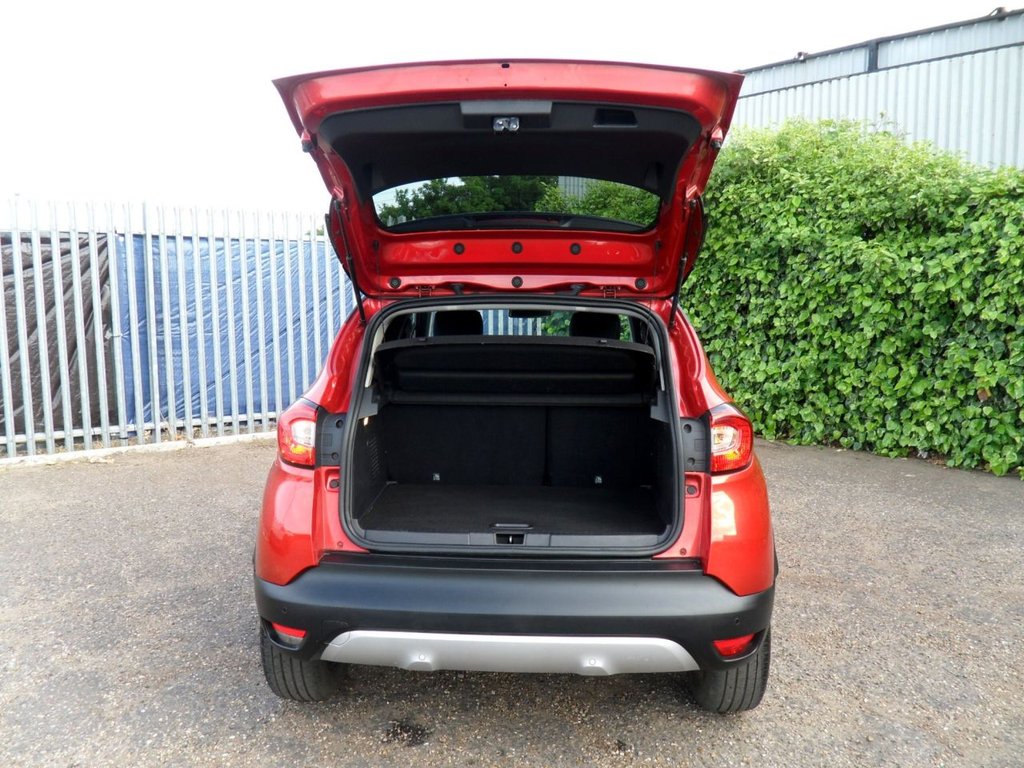 USED 2017 17 RENAULT CAPTUR 1.2 TCe ENERGY Signature Nav SUV 5dr Petrol Auto Euro 6 (s/s) (120 ps) Flame Red Gloss Black Wheels + Roof