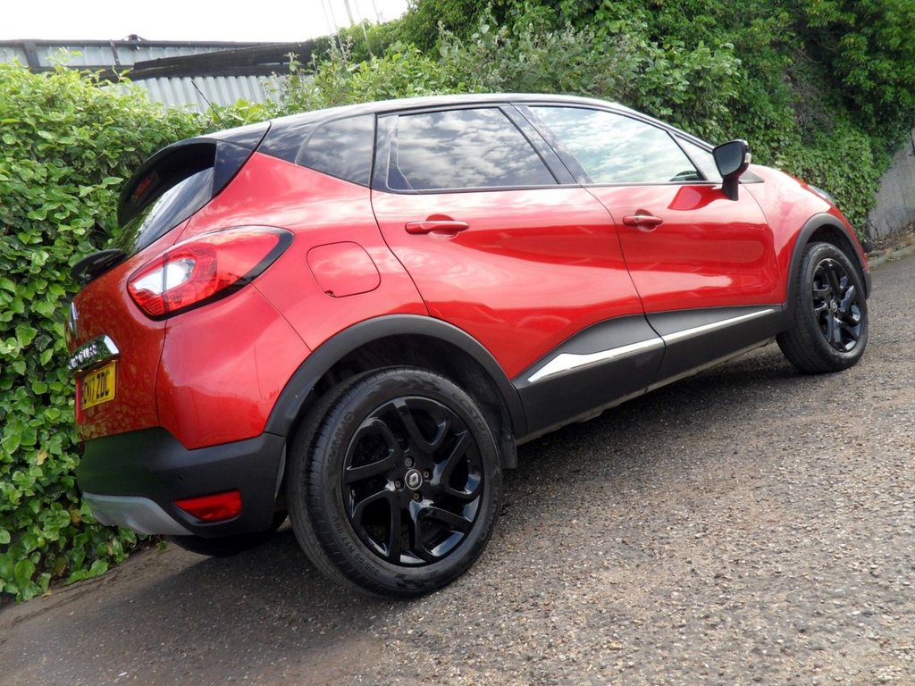 USED 2017 17 RENAULT CAPTUR 1.2 TCe ENERGY Signature Nav SUV 5dr Petrol Auto Euro 6 (s/s) (120 ps) Flame Red Gloss Black Wheels + Roof