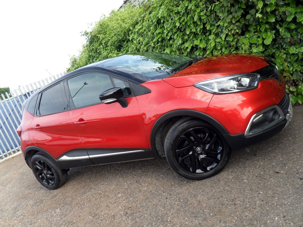 USED 2017 17 RENAULT CAPTUR 1.2 TCe ENERGY Signature Nav SUV 5dr Petrol Auto Euro 6 (s/s) (120 ps) Flame Red Gloss Black Wheels + Roof
