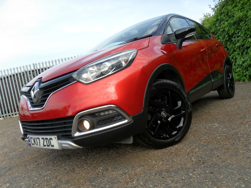 USED 2017 17 RENAULT CAPTUR 1.2 TCe ENERGY Signature Nav SUV 5dr Petrol Auto Euro 6 (s/s) (120 ps) Flame Red Gloss Black Wheels + Roof