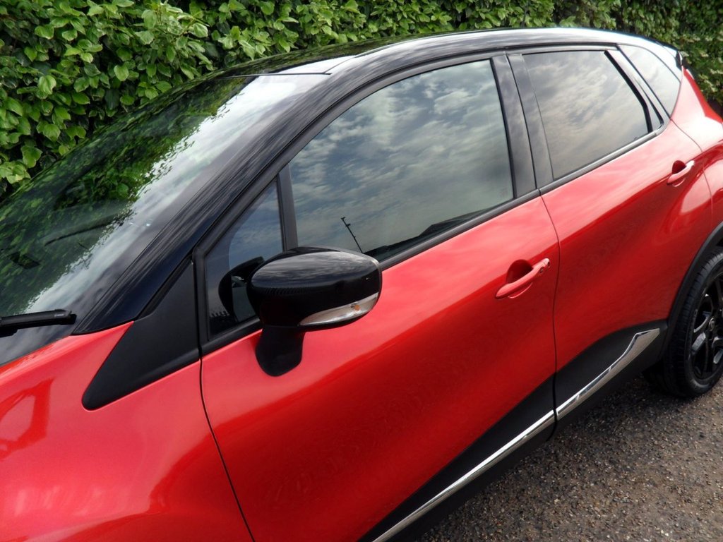 USED 2017 17 RENAULT CAPTUR 1.2 TCe ENERGY Signature Nav SUV 5dr Petrol Auto Euro 6 (s/s) (120 ps) Flame Red Gloss Black Wheels + Roof