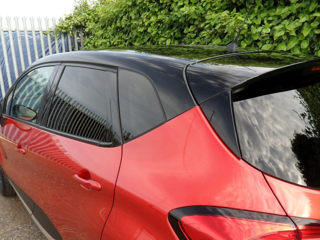 USED 2017 17 RENAULT CAPTUR 1.2 TCe ENERGY Signature Nav SUV 5dr Petrol Auto Euro 6 (s/s) (120 ps) Flame Red Gloss Black Wheels + Roof