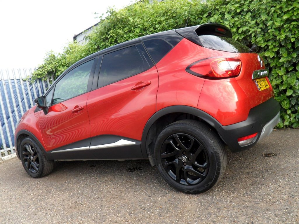 USED 2017 17 RENAULT CAPTUR 1.2 TCe ENERGY Signature Nav SUV 5dr Petrol Auto Euro 6 (s/s) (120 ps) Flame Red Gloss Black Wheels + Roof
