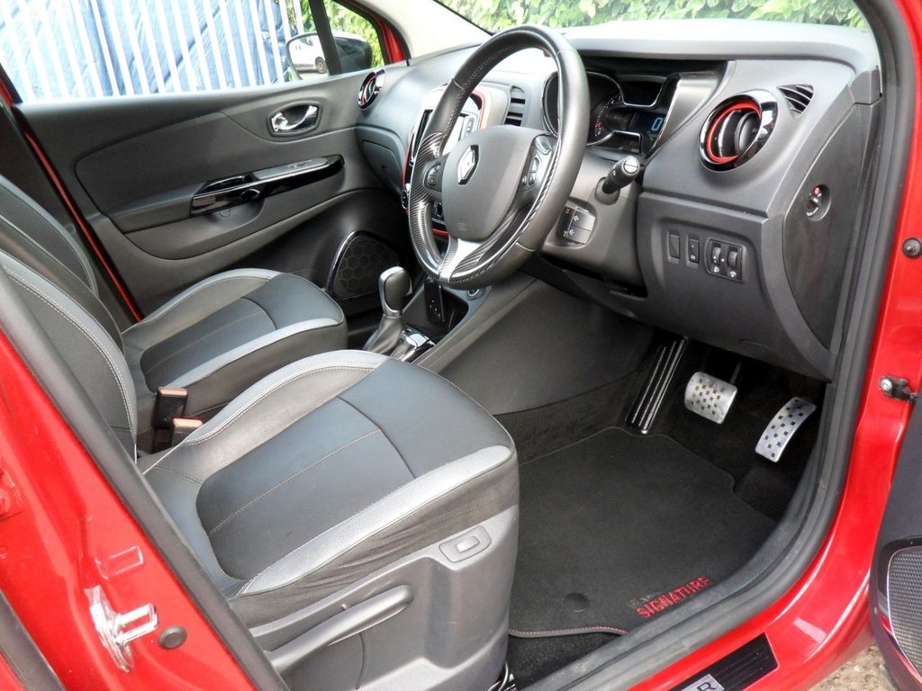 USED 2017 17 RENAULT CAPTUR 1.2 TCe ENERGY Signature Nav SUV 5dr Petrol Auto Euro 6 (s/s) (120 ps) Flame Red Gloss Black Wheels + Roof