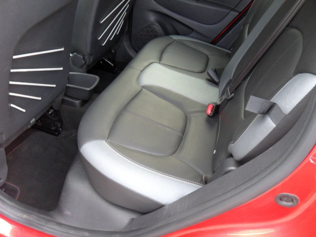 USED 2017 17 RENAULT CAPTUR 1.2 TCe ENERGY Signature Nav SUV 5dr Petrol Auto Euro 6 (s/s) (120 ps) Flame Red Gloss Black Wheels + Roof