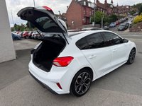 USED 2020 20 FORD FOCUS 1.0T EcoBoost ST-Line X Hatchback 5dr Petrol Manual Euro 6 (s/s) (125 ps) SUNROOF -- SAT NAV -- HEATED SEATS -- CRUISE -- 18in ALLOYS