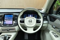 USED 2022 72 VOLVO XC90 2.0 B5 MHEV Plus SUV 5dr Petrol Hybrid Auto 4WD Euro 6 (s/s) (250 ps) Opening Panoramic roof