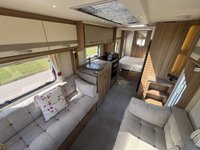 USED 2018 LUNAR QUASAR 674 Caravan 