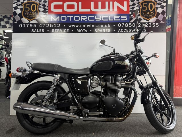 View our TRIUMPH BONNEVILLE 865
