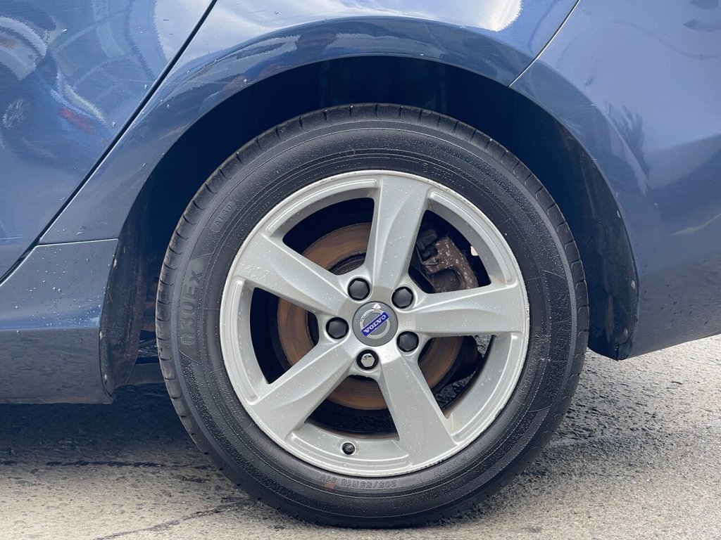 2015 Volvo V40 thumbnail 23