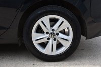 USED 2021 70 VOLKSWAGEN GOLF 1.5 eTSI MHEV Life Hatchback 5dr Petrol Hybrid DSG Euro 6 (s/s) (150 ps) 1 Former Keeper | Full Service History | Satellite Navigation | Climate Control | Alloy Wheels | Park Assist | MOT Valid (05/03/2027)