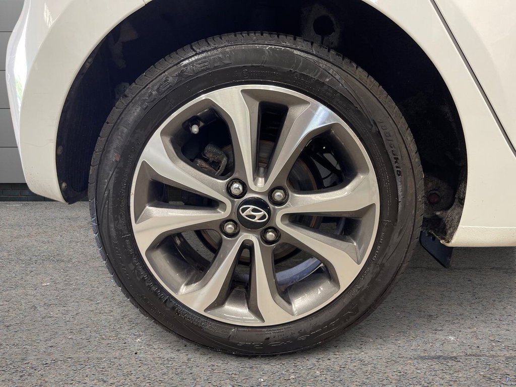 USED 2018 68 HYUNDAI I10 1.2 Premium SE Hatchback 5dr Petrol Manual Euro 6 (87 ps) APPLE CAR PLAY AND ANDROID AUTO