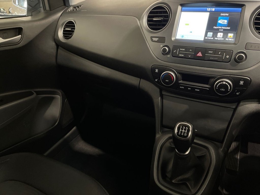 USED 2018 68 HYUNDAI I10 1.2 Premium SE Hatchback 5dr Petrol Manual Euro 6 (87 ps) APPLE CAR PLAY AND ANDROID AUTO