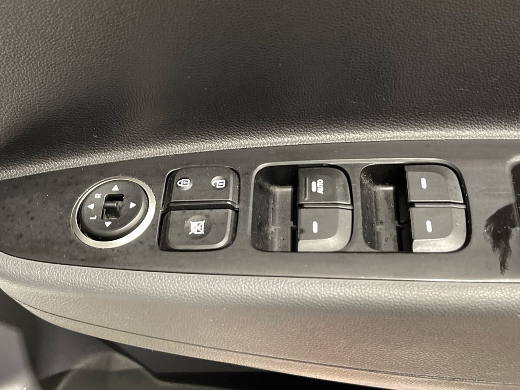 USED 2018 68 HYUNDAI I10 1.2 Premium SE Hatchback 5dr Petrol Manual Euro 6 (87 ps) APPLE CAR PLAY AND ANDROID AUTO
