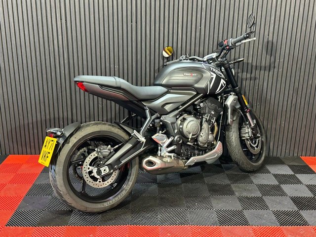 View our TRIUMPH Trident 660