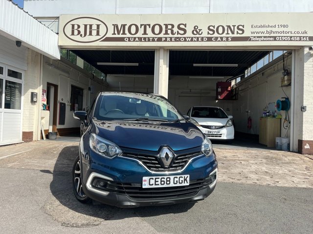 View our RENAULT CAPTUR