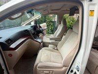 USED TOYOTA ALPHARD Double sunroof +electric doors