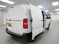 USED 2024 74 PEUGEOT E-EXPERT 100 KW 75 KWH L1 PROFESSIONAL AUTOMATIC ( DELIVERY MILES ) ELECTRIC | CARPLAY | AIR CON | DELIVERY MILES !