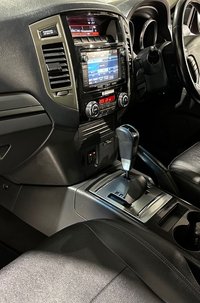 USED 2015 65 MITSUBISHI SHOGUN 3.2 DI-DC SG3 SUV 5dr Diesel Auto 4WD Euro 6 LWB (187 ps) 
